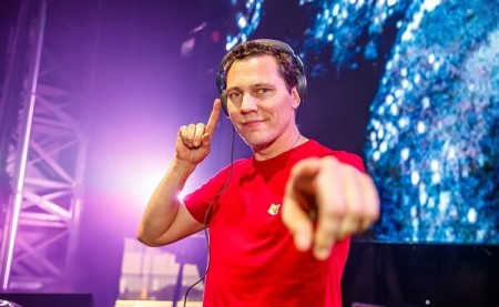 Tiësto стал первым диджеем, который выступит во время Супербоула 2024